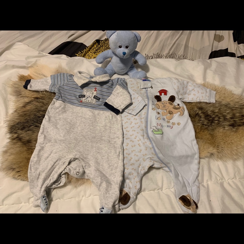 Old Navy baby boy lots of 4 one piece pajamas 3-6M